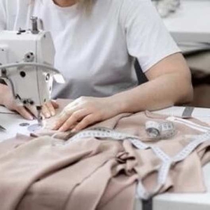 ПРИГЛАШАЕМ ШВЕЙ для работы с трикотажем.