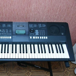 Продам синтезатор YAMAHA PSR-E423