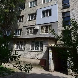 Продам гостинку в Харькове,  в кирпичном доме. 