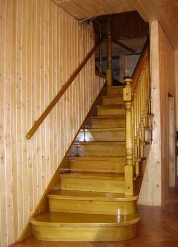 Лестницы из массива дерева под заказ