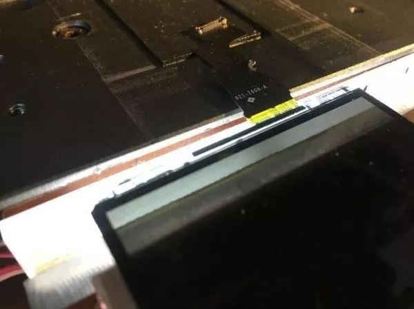 Профессиональная замена ремонт переклейка шлейфов дисплея iPhone 4