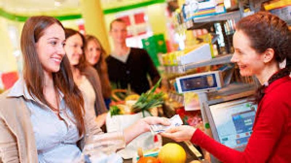 Продавец в магазин європродуктів