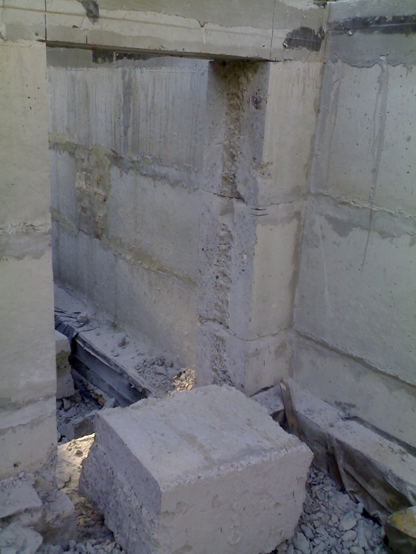 Проемы, отверстия в фундаментных блоках Демонтаж бетона, кирпича Харьков 5