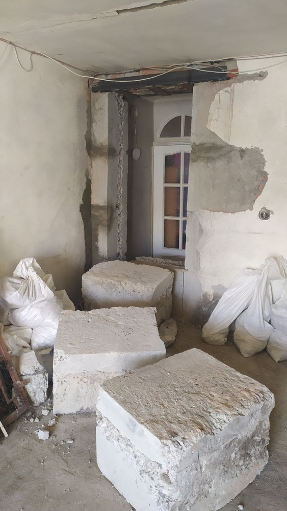 Проемы, отверстия в фундаментных блоках Демонтаж бетона, кирпича Харьков