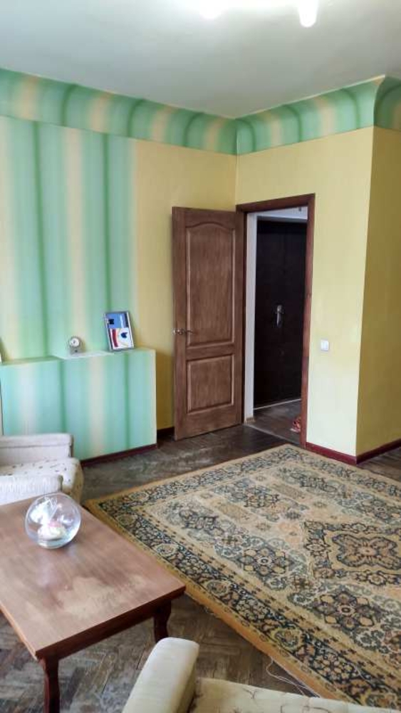 Продам 2-к. квартиру-сталінку, 4/5, метро 5 хв. 3