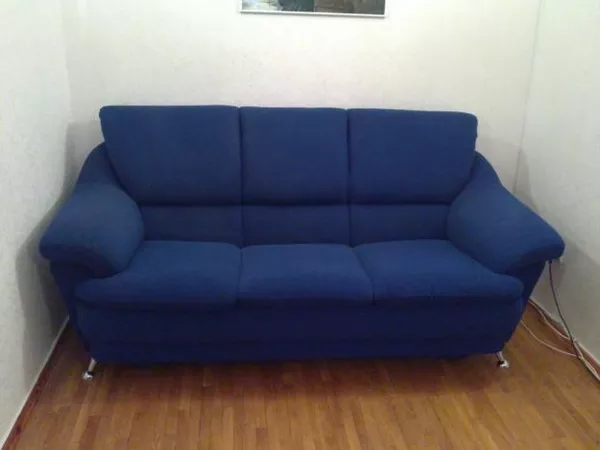 Продам диван.Цвет синий.