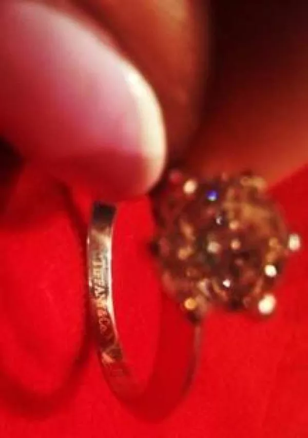 Продам кольцо с искусственным бриллиантом от Tiffaney&Co 2
