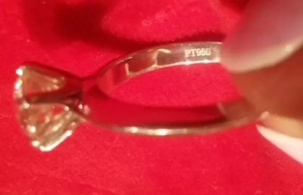 Продам кольцо с искусственным бриллиантом от Tiffaney&Co 3